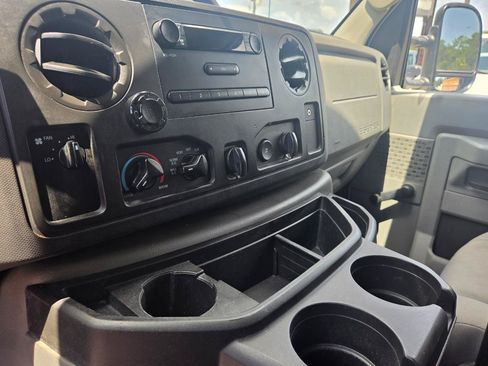 Used 2014 Ford E-150 and Econoline 150 RWD image 10