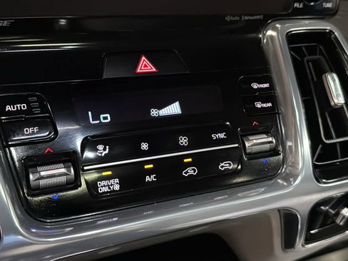Used 2023 Kia Sorento SX Prestige w/ Panoramic Sunroof Package AWD/4WD image 19