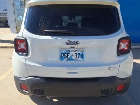 Used 2018 Jeep Renegade Latitude image 8