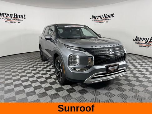 Used 2024 Mitsubishi Outlander SE image 6