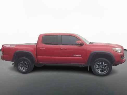 Used 2016 Toyota Tacoma TRD Off-Road w/ Premium & Technology Package image 2