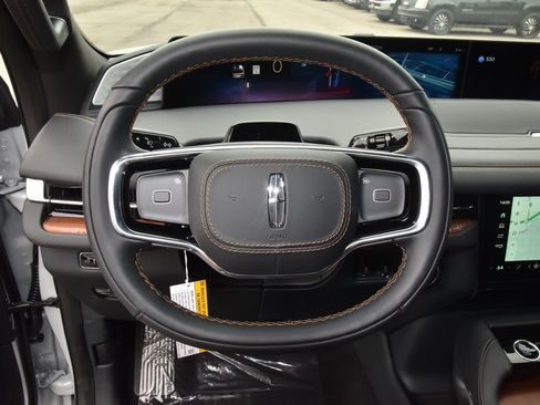 New 2026 Lincoln Navigator L Black Label AWD/4WD image 24