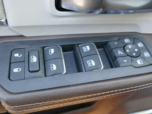 New 2026 RAM 2500 Laramie AWD/4WD image 17