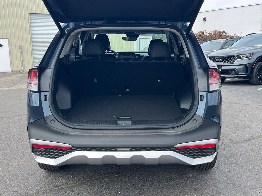 Certified 2025 Kia Sportage EX w/ EX Premium Package AWD/4WD image 8