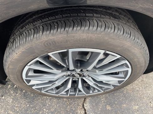 Used 2024 Cadillac XT4 Sport image 18