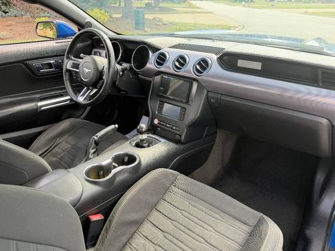 Used 2017 Ford Mustang GT RWD image 7