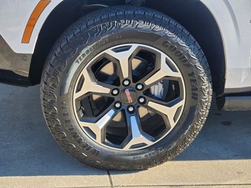 Used 2025 GMC Yukon XL AT4 w/ AT4 Premium Package image 18