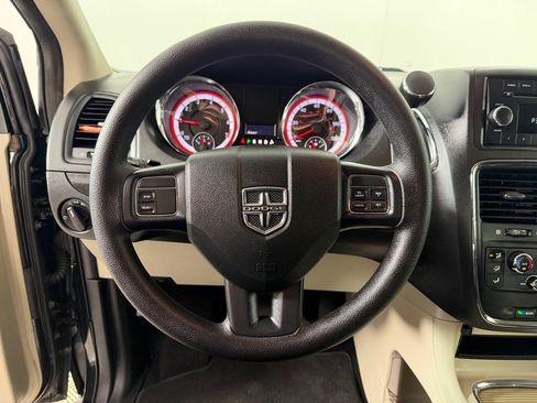 Used 2014 Dodge Grand Caravan SXT FWD image 13
