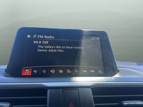 Used 2018 MAZDA MAZDA3 Sport FWD image 12