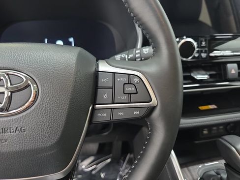 Certified 2025 Toyota Highlander Limited AWD/4WD image 15