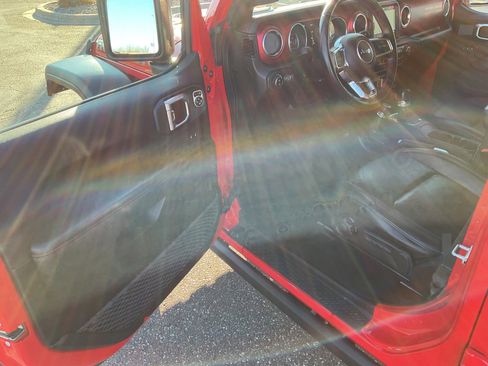 Used 2022 Jeep Gladiator Rubicon w/ LED Lighting Group image 9