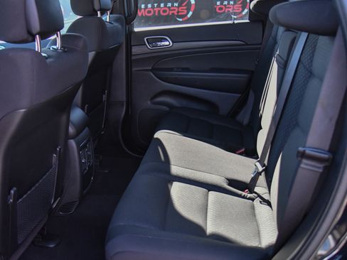 Used 2021 Jeep Grand Cherokee Laredo image 34