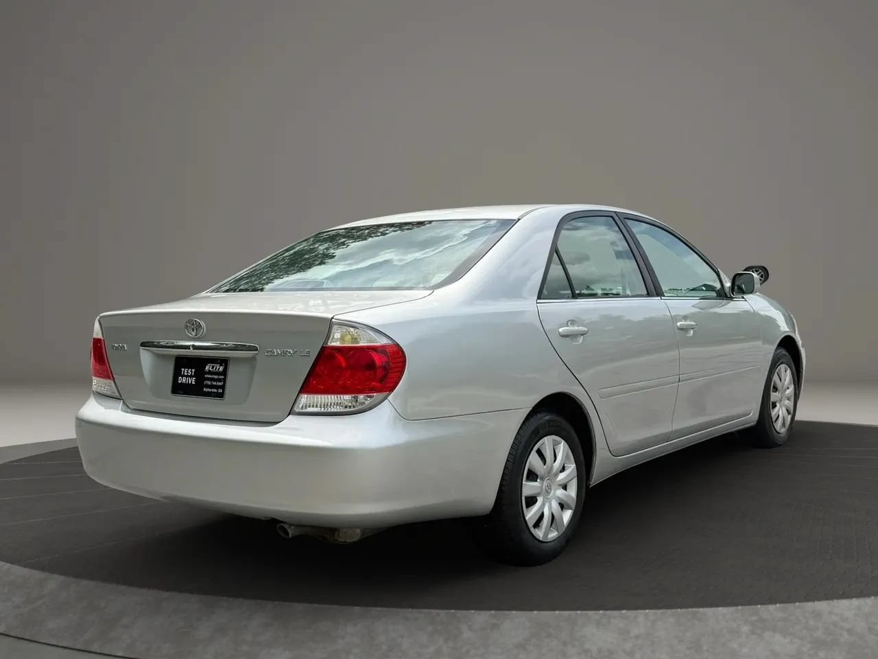 Used 2005 Toyota Camry LE FWD image 4