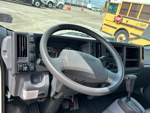 Used 2021 Isuzu NPR RWD image 18
