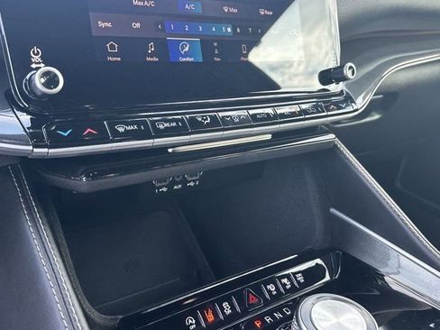 Used 2023 Jeep Wagoneer 4WD w/ Convenience Group I image 28