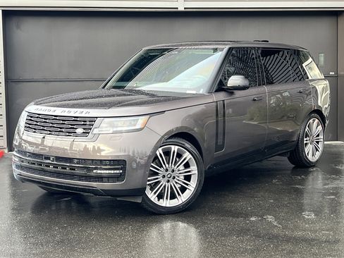 Used 2024 Land Rover Range Rover Long Wheelbase SE image 1