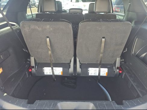 Used 2018 Ford Explorer XLT w/ Equipment Group 202A FWD image 9