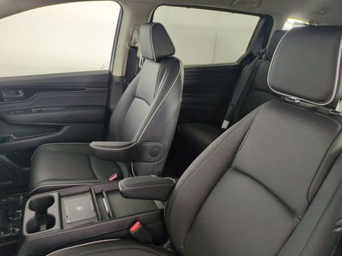 New 2026 Honda Odyssey Touring image 9
