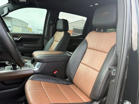 Used 2025 Chevrolet Silverado 1500 High Country w/ High Country Premium Package AWD/4WD image 33