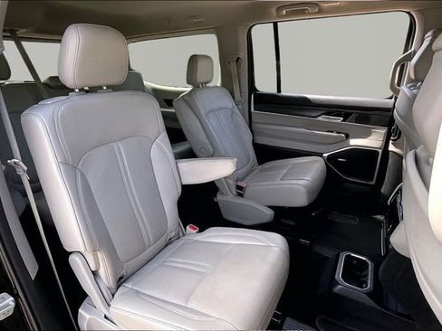 Used 2024 Jeep Wagoneer Series II AWD/4WD image 17