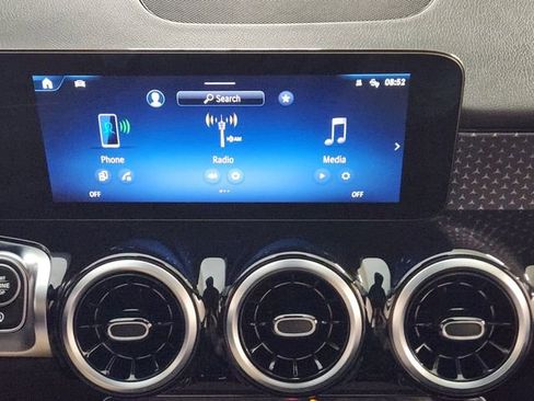 Used 2025 Mercedes-Benz GLB 250 image 16