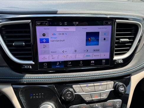 Used 2021 Chrysler Pacifica Touring-L FWD image 20