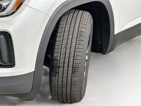 New 2026 Volkswagen Atlas Cross Sport SE image 25