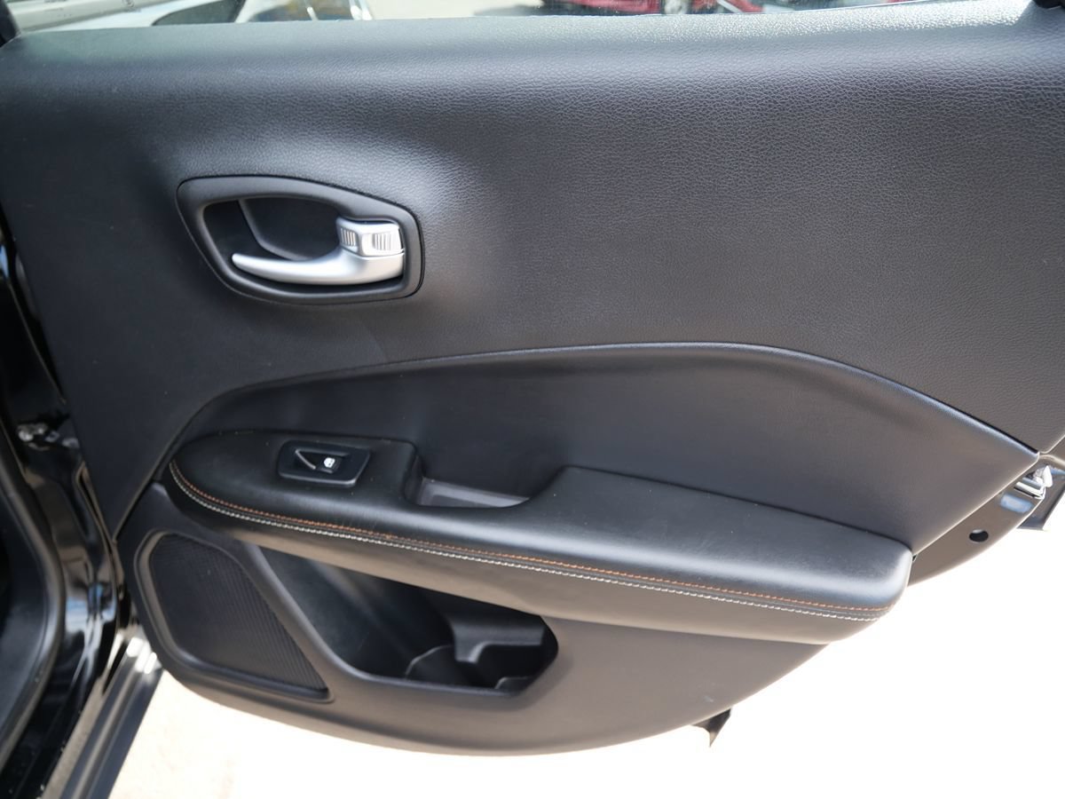 Used 2018 Jeep Compass Latitude w/ Cold Weather Group AWD/4WD image 29