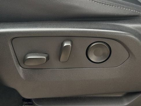 Used 2024 Chevrolet Suburban LT RWD image 28