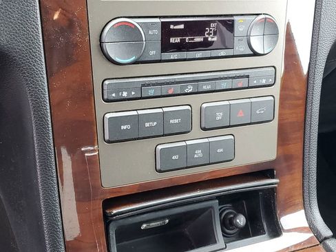 Used 2012 Lincoln Navigator Base image 20