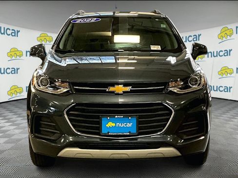 Used 2022 Chevrolet Trax LT w/ LT Convenience Package image 2