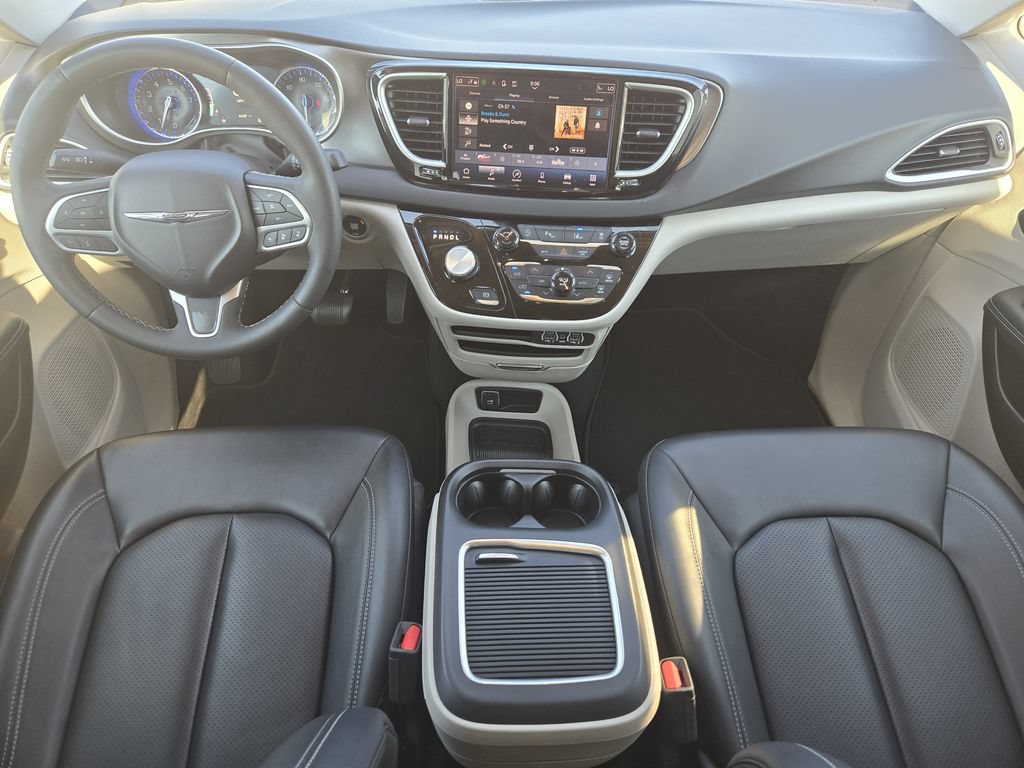 Used 2024 Chrysler Pacifica Touring-L FWD image 26