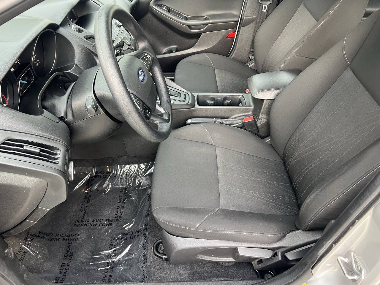 Used 2016 Ford Focus SE FWD image 9