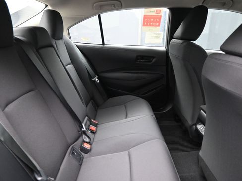 Used 2025 Toyota Corolla LE FWD image 17