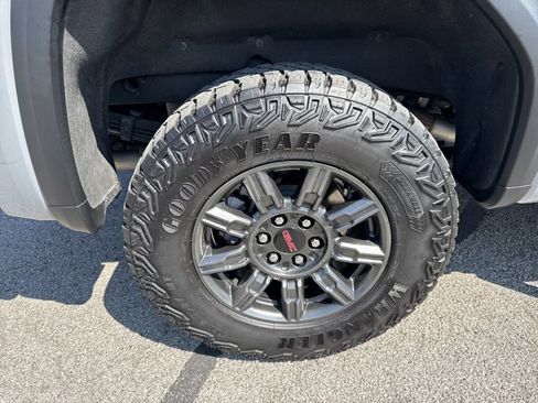 Used 2024 GMC Sierra 1500 AT4X image 5