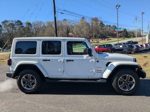 Used 2020 Jeep Wrangler Unlimited Sahara image 7