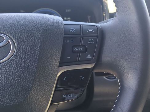 Used 2025 Toyota Camry SE FWD image 22