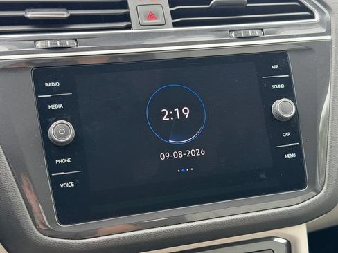 Certified 2024 Volkswagen Tiguan SE FWD image 22
