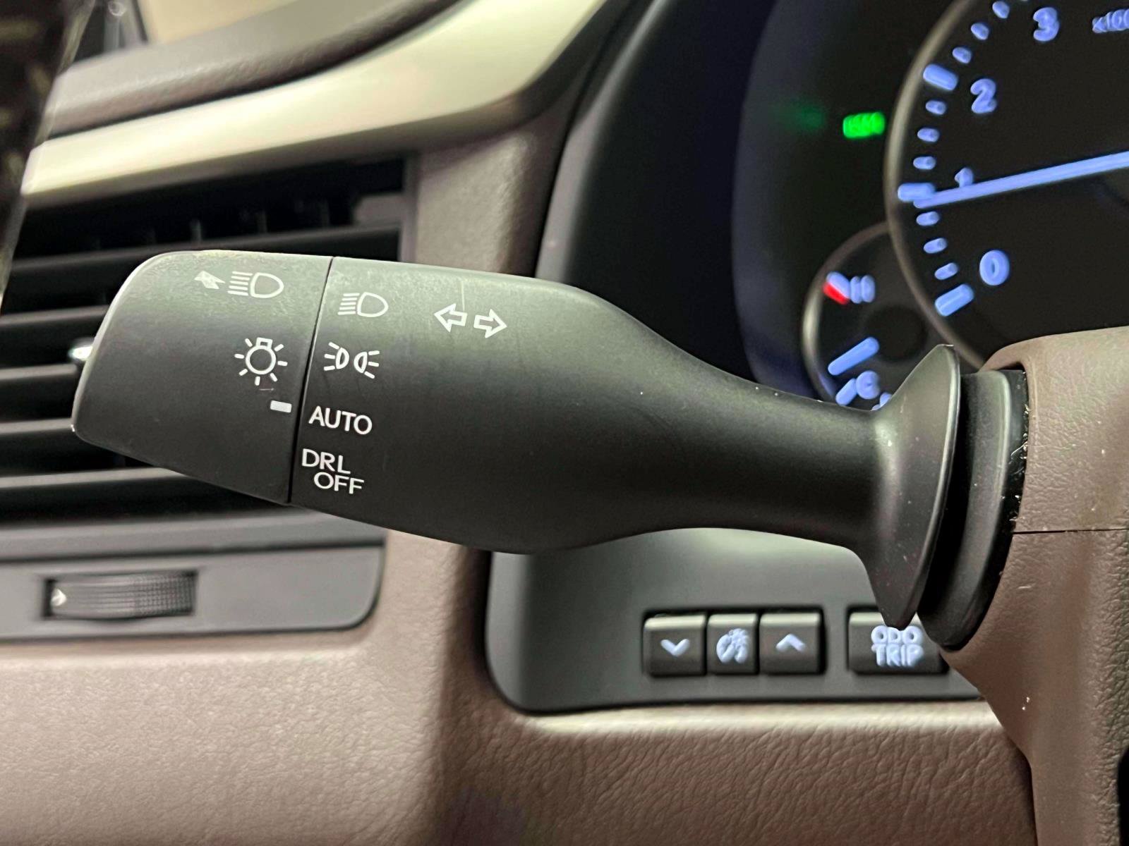 Used 2020 Lexus RX 350L Premium w/ Premium Package AWD/4WD image 23