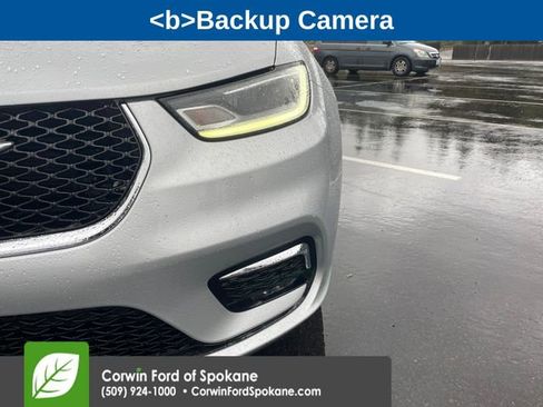 Used 2024 Chrysler Pacifica Touring-L image 8