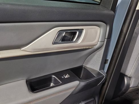 Used 2025 Ford Explorer Active RWD image 35