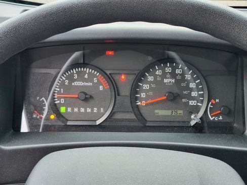 Used 2024 Isuzu NPR RWD image 23