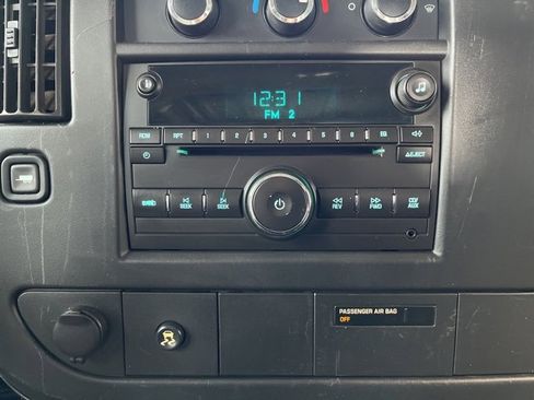 Used 2011 Chevrolet Express 1500 image 19