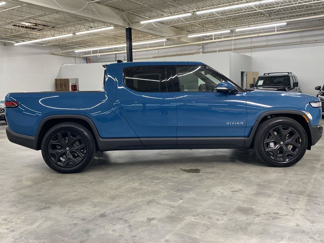 Used 2023 Rivian R1T Adventure Dual AWD/4WD image 6