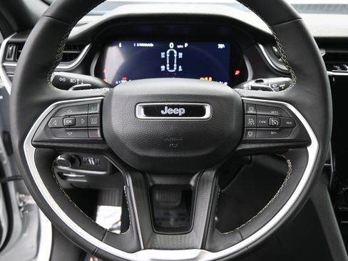 Used 2024 Jeep Grand Cherokee L Laredo image 11