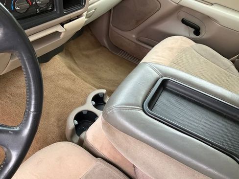 Used 2002 Chevrolet Suburban LS RWD image 12