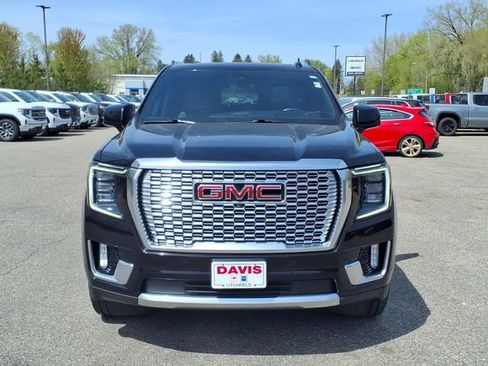 Used 2022 GMC Yukon Denali w/ Denali Premium Package AWD/4WD image 8