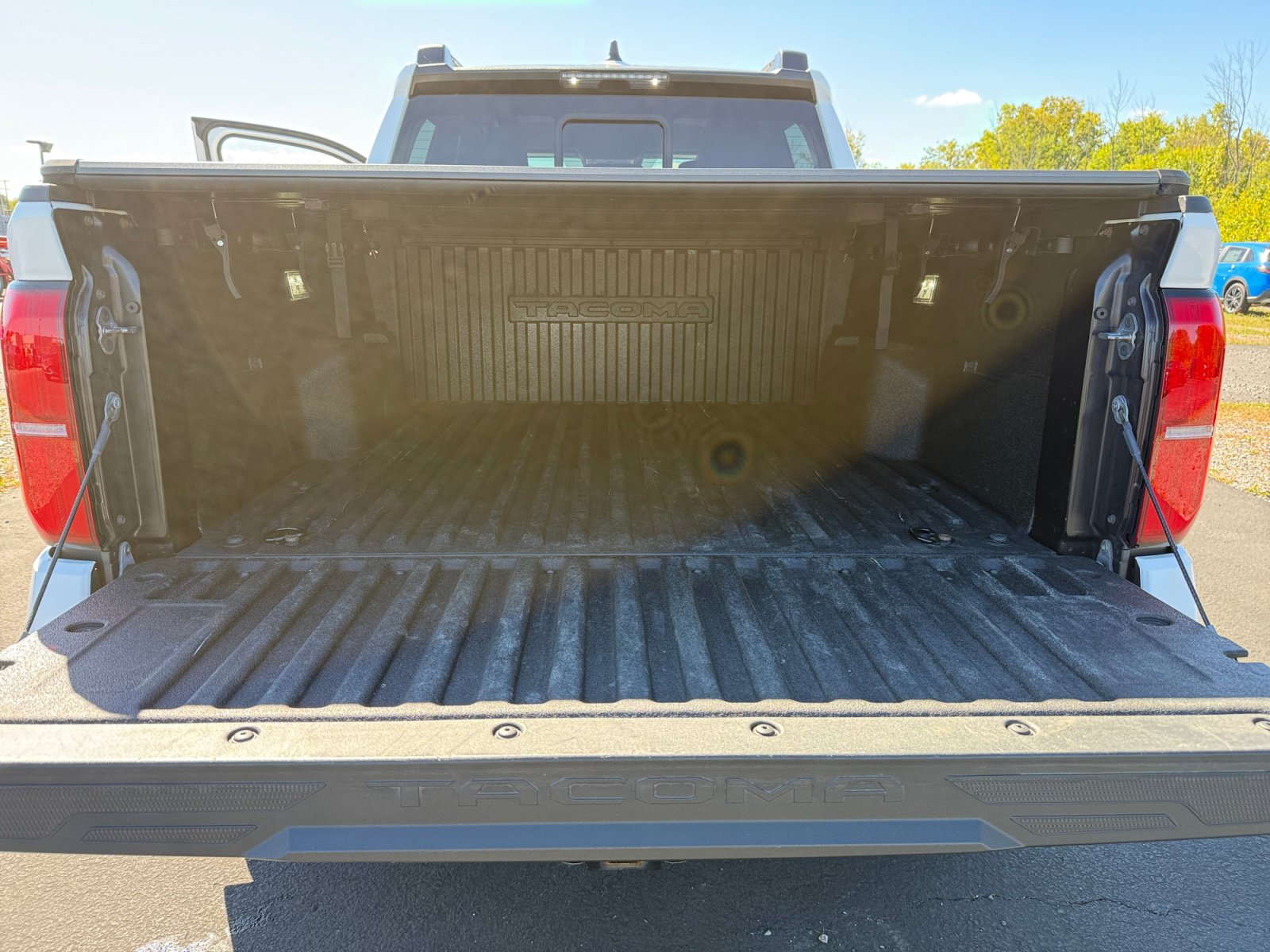Used 2024 Toyota Tacoma SR5 AWD/4WD image 23