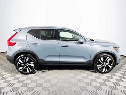 Used 2023 Volvo XC40 B4 Plus w/ Driver Assist Package image 4