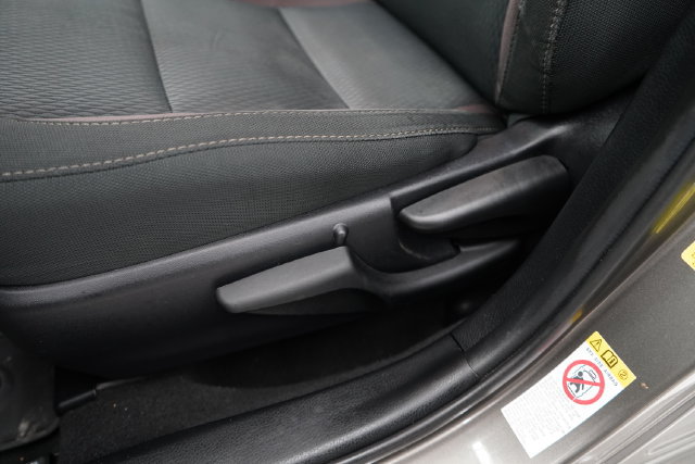 Used 2018 Toyota Corolla LE FWD image 12